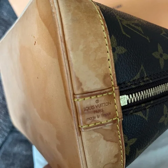 Louis Vuitton Alma in Monogram - Picture 9 of 13